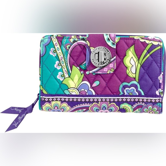 NWT - Vera Bradley Turn Lock Wallet (Retired). - Picture 9 of 10